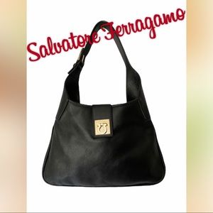 Classic Salvatore Ferragamo shoulder bag in EUC
